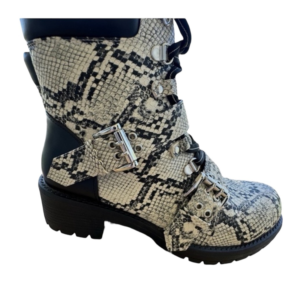 Qupid Tressa Stone Womens Snakeskin Combat Moto  Gothic Grunge CyberpunkBoots